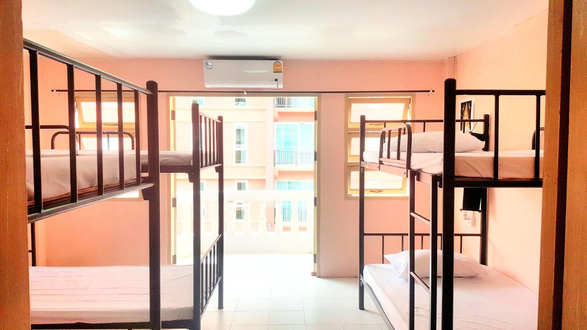 Patong The Galiness International Backpacker Hostel Phuket מראה חיצוני תמונה